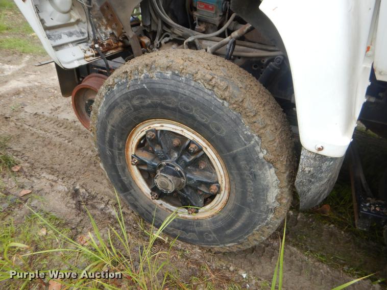 image for item ED9339 1991 Ford LNT8000 railroad crane truck