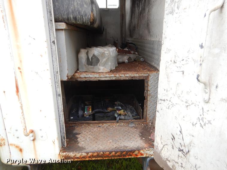 image for item ED9339 1991 Ford LNT8000 railroad crane truck