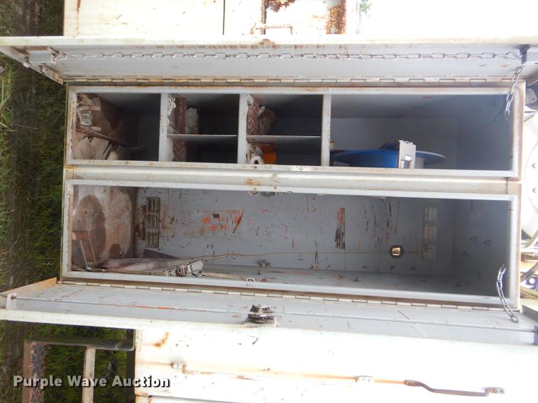 image for item ED9339 1991 Ford LNT8000 railroad crane truck