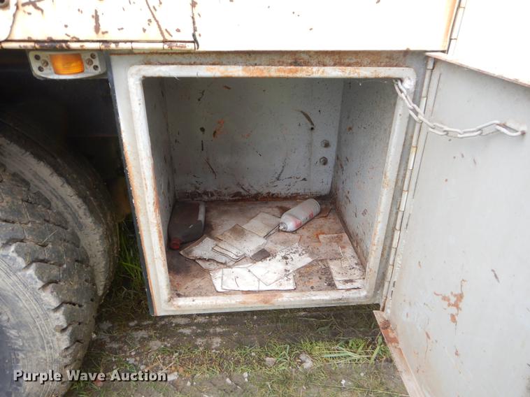 image for item ED9339 1991 Ford LNT8000 railroad crane truck