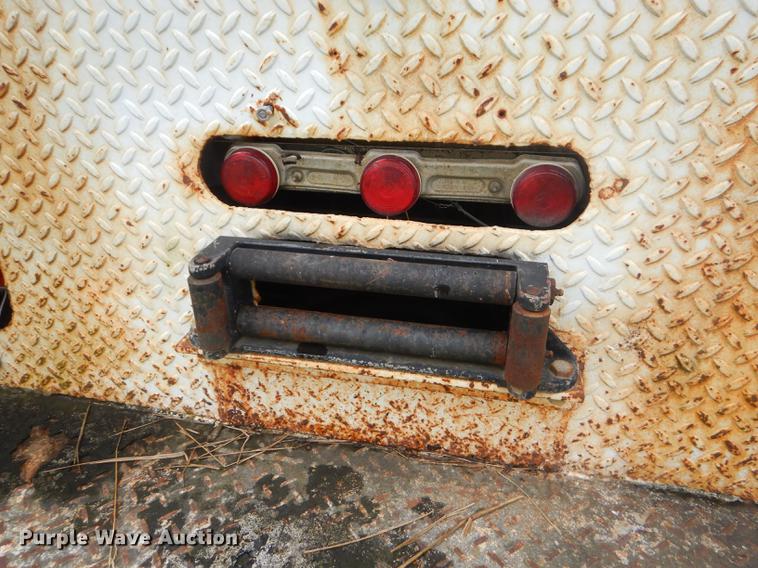 image for item ED9339 1991 Ford LNT8000 railroad crane truck