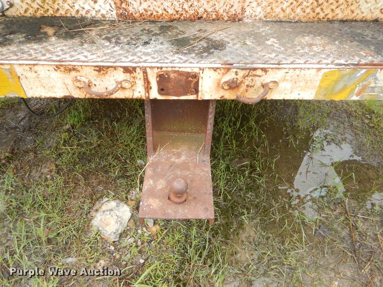 image for item ED9339 1991 Ford LNT8000 railroad crane truck