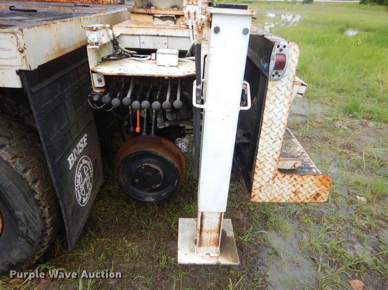 image for item ED9339 1991 Ford LNT8000 railroad crane truck