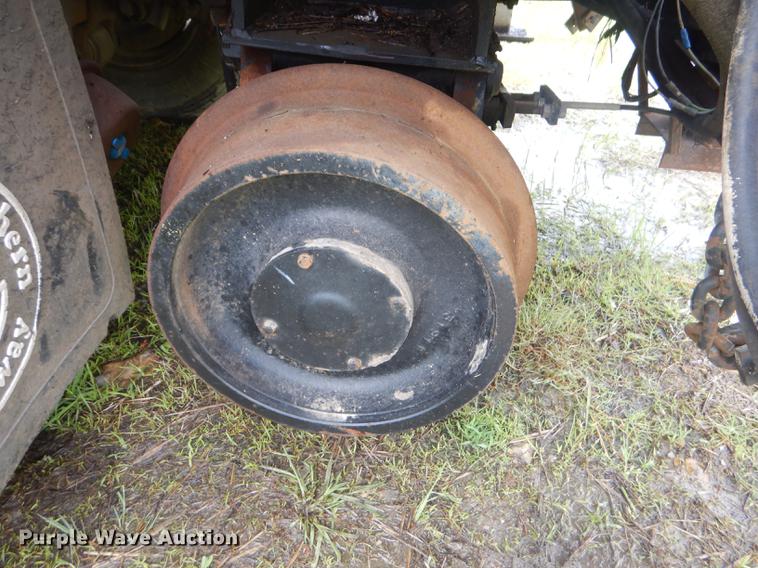 image for item ED9339 1991 Ford LNT8000 railroad crane truck