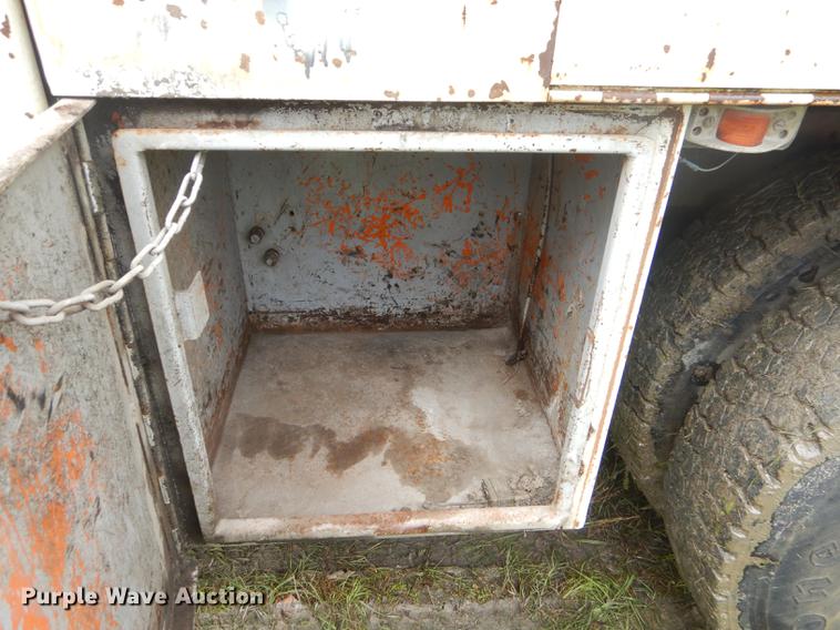 image for item ED9339 1991 Ford LNT8000 railroad crane truck