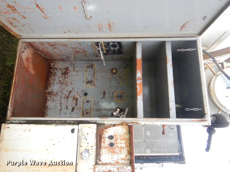 image for item ED9339 1991 Ford LNT8000 railroad crane truck