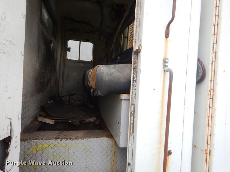 image for item ED9339 1991 Ford LNT8000 railroad crane truck