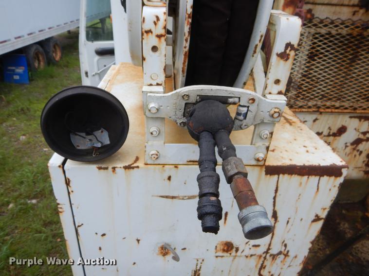 image for item ED9339 1991 Ford LNT8000 railroad crane truck