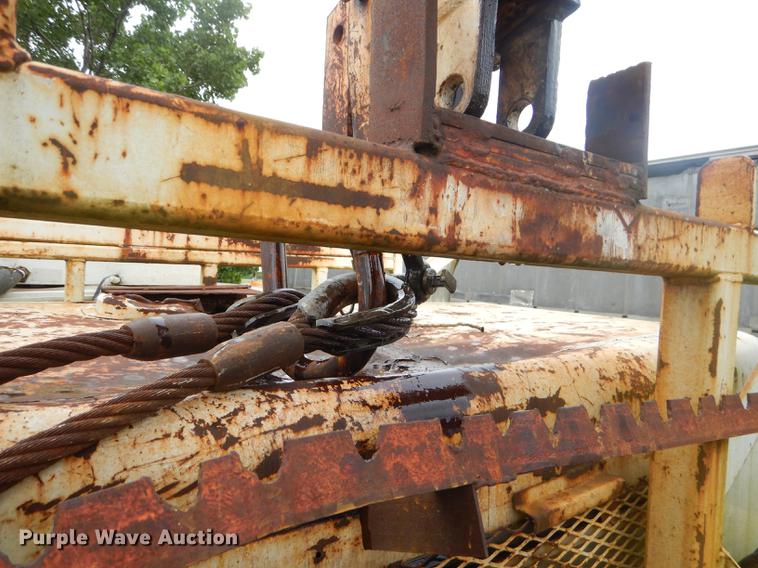 image for item ED9339 1991 Ford LNT8000 railroad crane truck