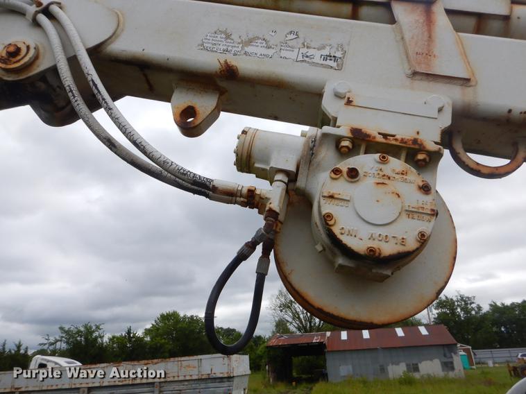 image for item ED9339 1991 Ford LNT8000 railroad crane truck