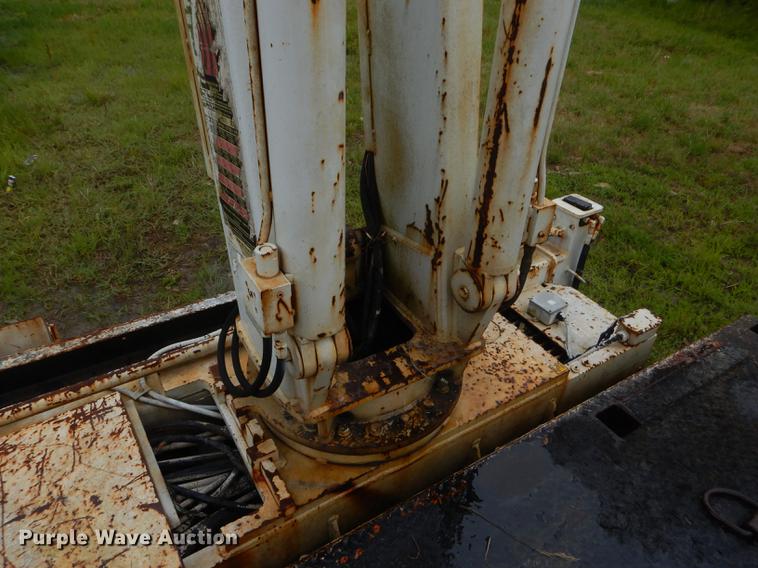 image for item ED9339 1991 Ford LNT8000 railroad crane truck