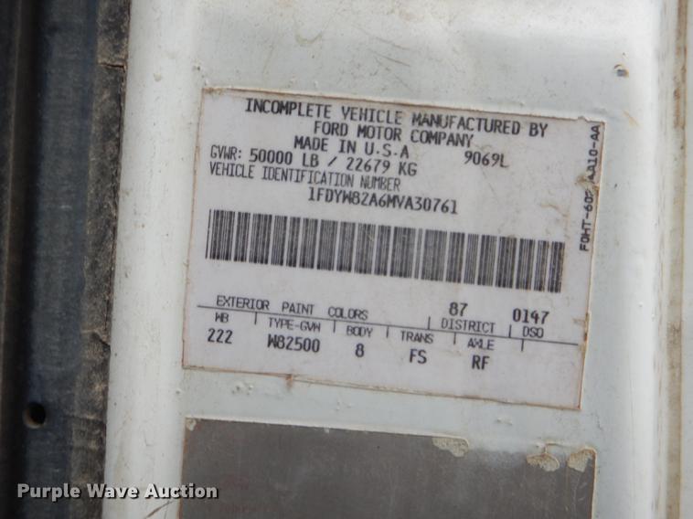 image for item ED9339 1991 Ford LNT8000 railroad crane truck