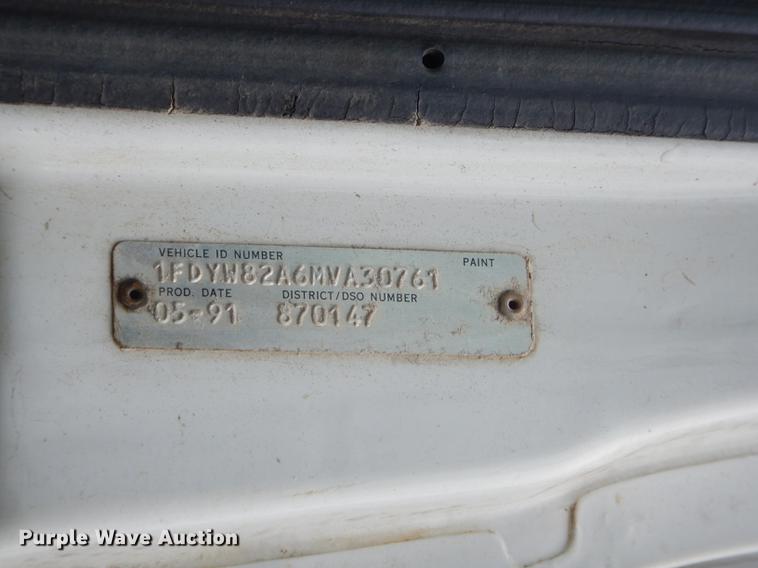 image for item ED9339 1991 Ford LNT8000 railroad crane truck