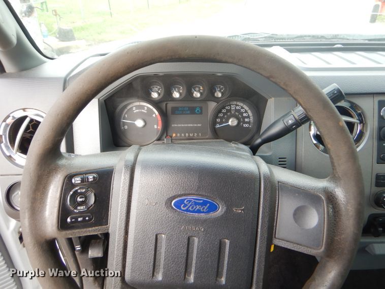 image for item ED9346 2011 Ford F350 SuperCab bale bed pickup truck