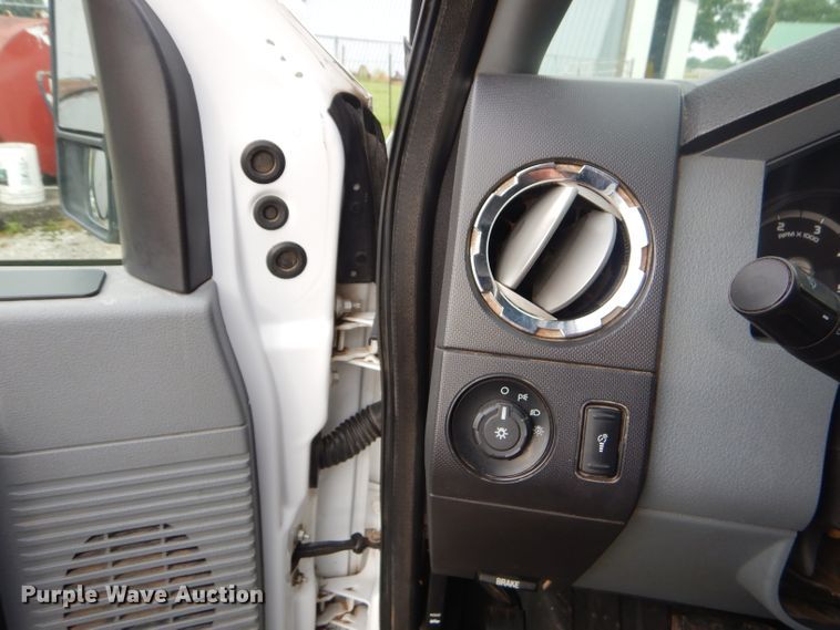 image for item ED9346 2011 Ford F350 SuperCab bale bed pickup truck