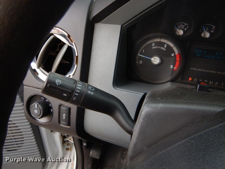 image for item ED9346 2011 Ford F350 SuperCab bale bed pickup truck