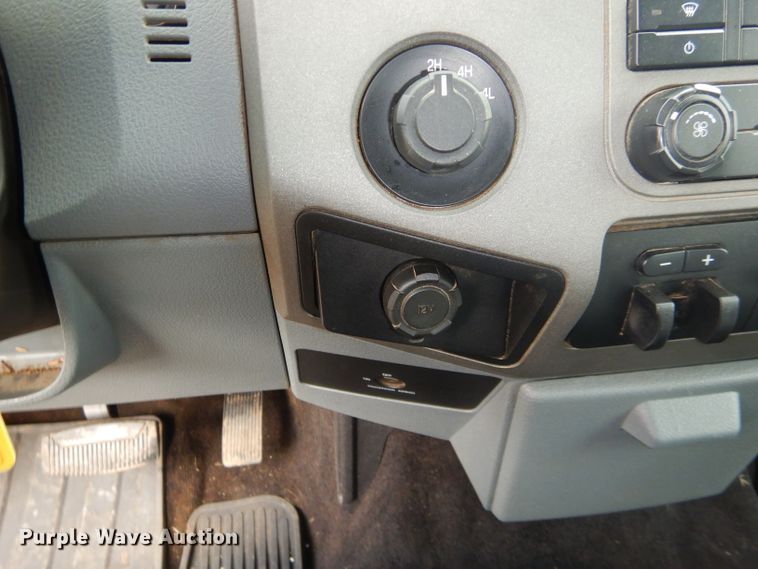 image for item ED9346 2011 Ford F350 SuperCab bale bed pickup truck