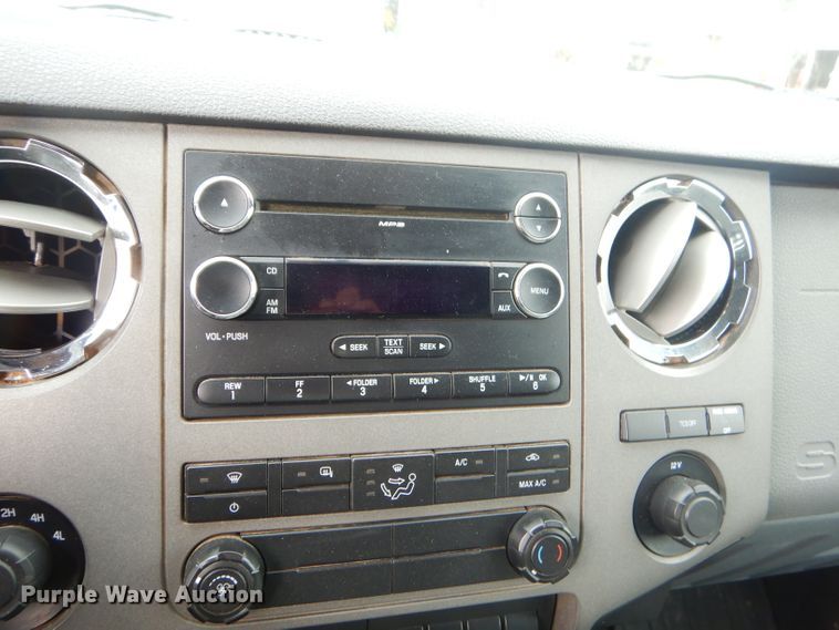 image for item ED9346 2011 Ford F350 SuperCab bale bed pickup truck