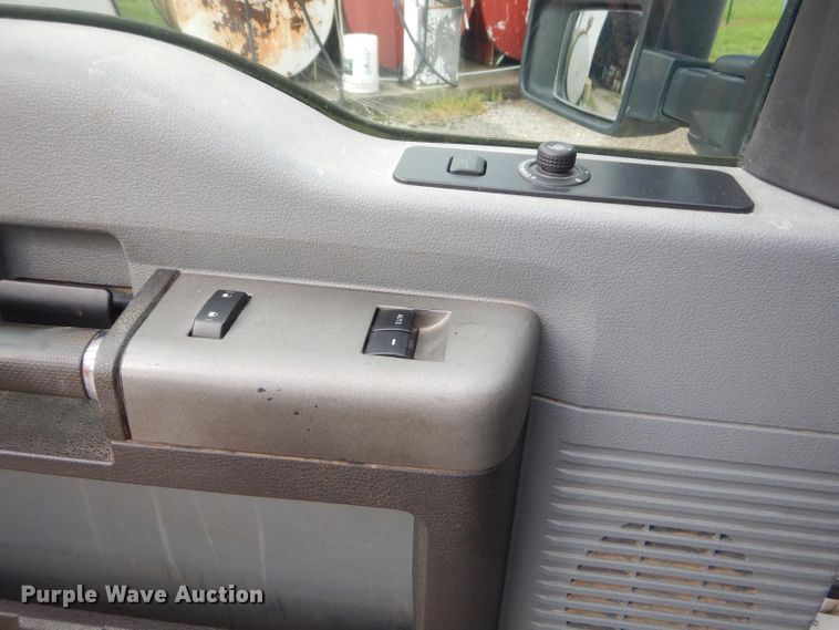 image for item ED9346 2011 Ford F350 SuperCab bale bed pickup truck