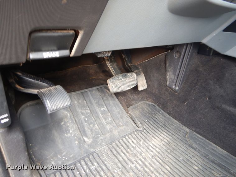 image for item ED9346 2011 Ford F350 SuperCab bale bed pickup truck