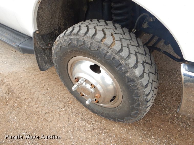 image for item ED9346 2011 Ford F350 SuperCab bale bed pickup truck