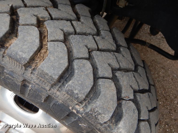 image for item ED9346 2011 Ford F350 SuperCab bale bed pickup truck