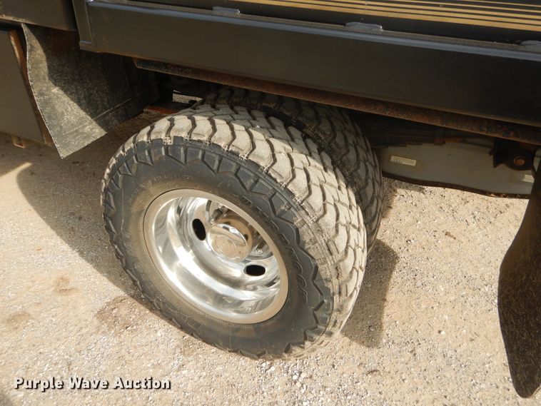 image for item ED9346 2011 Ford F350 SuperCab bale bed pickup truck