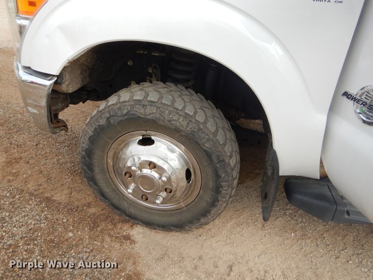 image for item ED9346 2011 Ford F350 SuperCab bale bed pickup truck