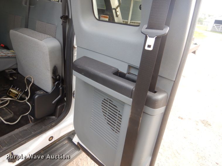 image for item ED9346 2011 Ford F350 SuperCab bale bed pickup truck