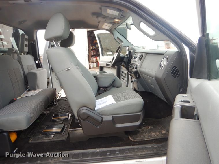 image for item ED9346 2011 Ford F350 SuperCab bale bed pickup truck