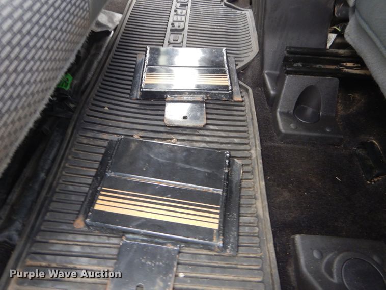 image for item ED9346 2011 Ford F350 SuperCab bale bed pickup truck