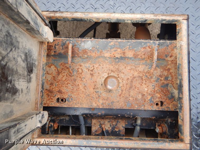 image for item ED9346 2011 Ford F350 SuperCab bale bed pickup truck