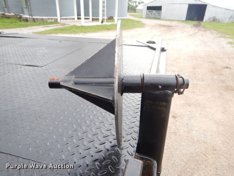 image for item ED9346 2011 Ford F350 SuperCab bale bed pickup truck