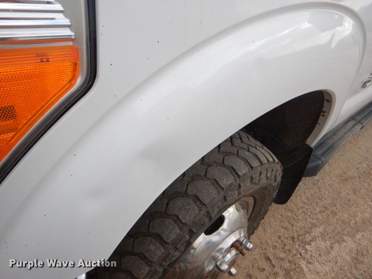 image for item ED9346 2011 Ford F350 SuperCab bale bed pickup truck