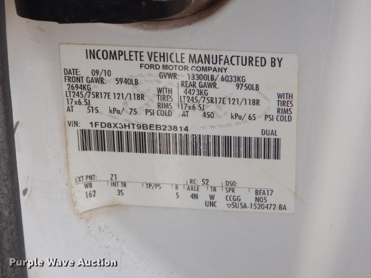 image for item ED9346 2011 Ford F350 SuperCab bale bed pickup truck