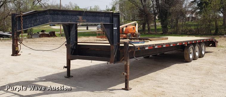 image for item EN9863 2002 Road equipment trailer