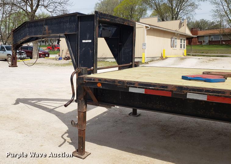 image for item EN9863 2002 Road equipment trailer