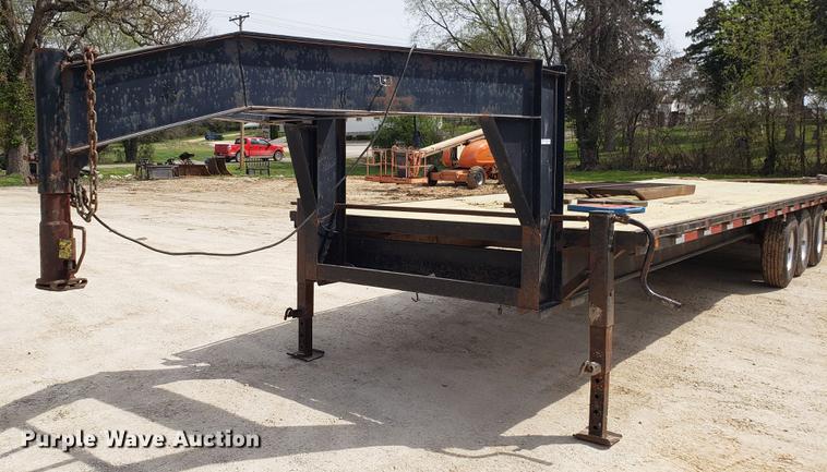 image for item EN9863 2002 Road equipment trailer