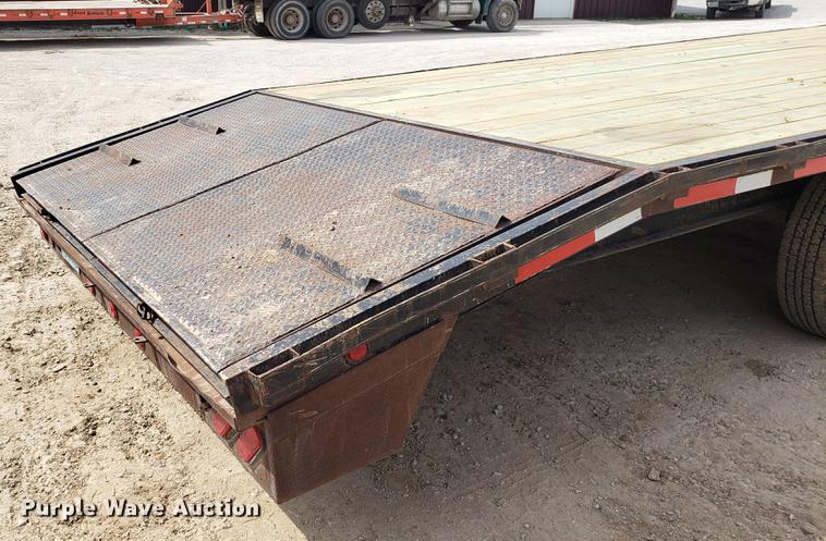 image for item EN9863 2002 Road equipment trailer