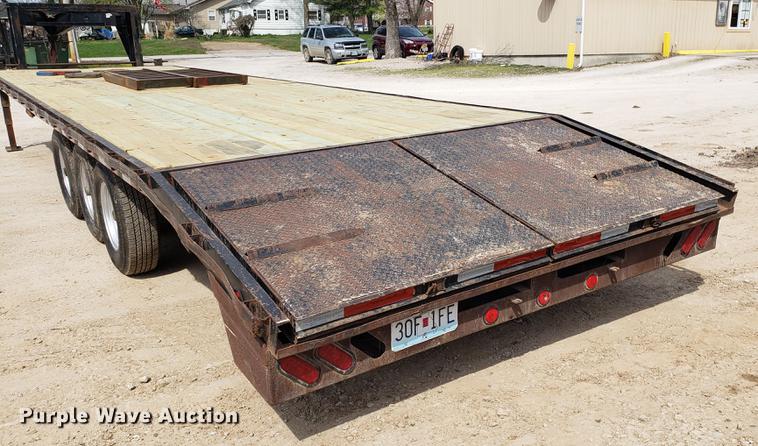 image for item EN9863 2002 Road equipment trailer