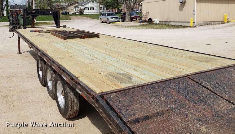 image for item EN9863 2002 Road equipment trailer