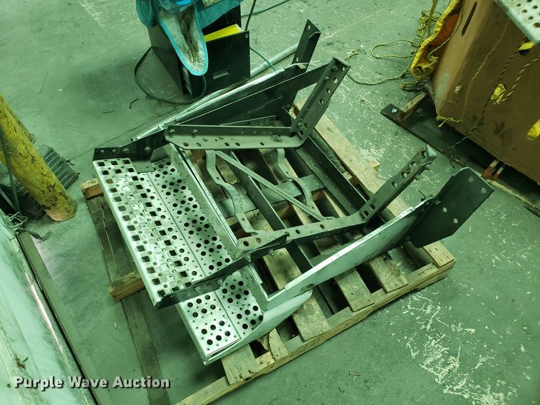 image for item ET9753 (2) battery boxes