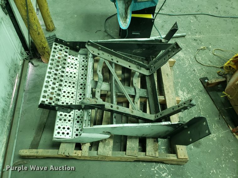 image for item ET9753 (2) battery boxes