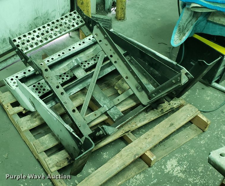 image for item ET9753 (2) battery boxes