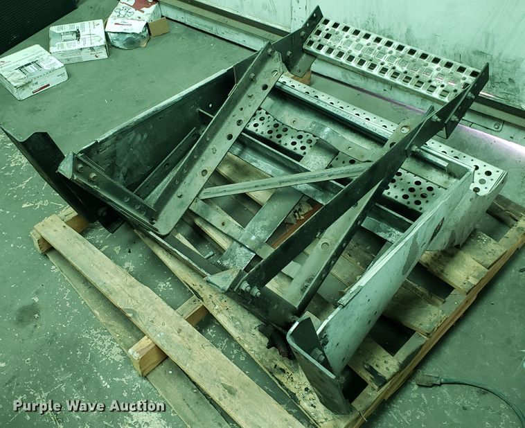 image for item ET9753 (2) battery boxes