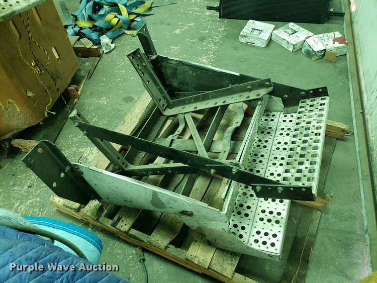 image for item ET9753 (2) battery boxes