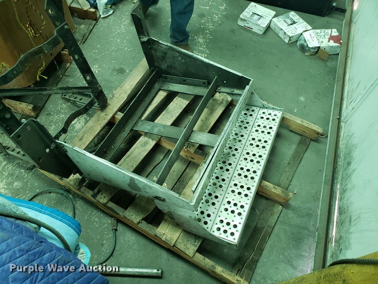 image for item ET9753 (2) battery boxes