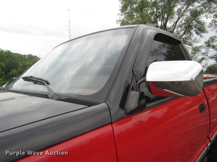 image for item EU9705 1991 GMC Sierra 1500 pickup truck