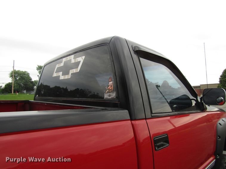 image for item EU9705 1991 GMC Sierra 1500 pickup truck