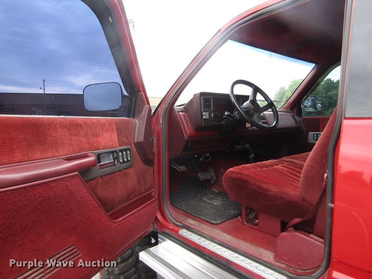 image for item EU9705 1991 GMC Sierra 1500 pickup truck